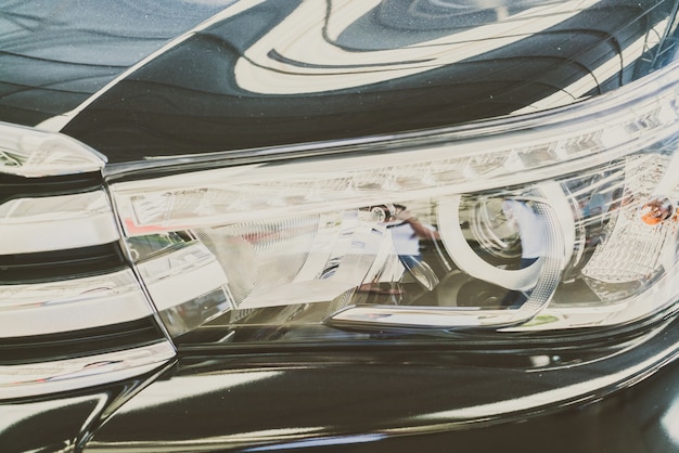 Установка новых линз внутри корпуса и закрепление элементов