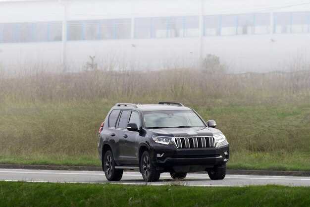 undefinedSponsor</strong>‘></p>
<p>Рекомендуем обратить внимание на внедорожники Lexus и Toyota, особенно в кузове Прадо. Эти автомобили предлагают отличные возможности для бездорожья и комфорта на асфальте. Lexus GX, например, сочетает в себе роскошь и внедорожные качества, что делает его идеальным выбором для тех, кто ценит стиль и функциональность.</p>
<p>Если вы ищете надежный внедорожник, Toyota Land Cruiser Prado станет отличным вариантом. Он обеспечивает высокую проходимость и надежность, что особенно важно для поездок по сложным маршрутам. Оба автомобиля имеют мощные двигатели и продвинутые системы полного привода, что позволяет уверенно чувствовать себя в любых условиях.</p>
<p>Обратите внимание на уровень оснащения. Lexus предлагает более высококачественные материалы и технологии, такие как продвинутая мультимедиа система и системы безопасности. Toyota, в свою очередь, предлагает более доступные варианты, сохраняя при этом высокие эксплуатационные характеристики.</p>
<p>При выборе между Lexus и Прадо учитывайте свои предпочтения в комфорте и бюджете. Lexus подойдет тем, кто ищет премиум-класс, а Toyota – тем, кто ценит практичность и надежность. Оба автомобиля имеют свои уникальные особенности, которые стоит рассмотреть перед покупкой.</p>
<h3>Лексус в кузове Прадо: Сравнение и особенности внедорожников</h3>
<p><img src=