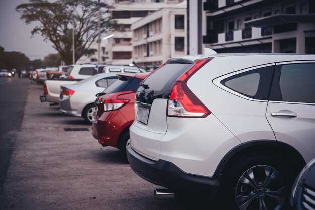 Ищете информацию об отличиях Nissan Tiida для японского рынка? Узнайте все особенности и уникальные характеристики JDM версии. Инвестируйте в знания и, возможно, в будущее! Узнайте больше об инвестициях в ETF с undefinedFreedom24 ETF - English</a> и диверсифицируйте свой портфель.’></p>
<p>Выбираете Nissan Tiida, предназначенную для японского рынка? Обратите внимание на ключевые отличия, которые делают именно JDM-версию уникальной. Во-первых, японский вариант обычно оснащается более продвинутой системой управления или улучшенными деталями интерьера, которые отсутствуют в экспортных моделях.</p>
<p>Обратите внимание на двигатели. В японском рынке часто встречаются версии с более экономичными и экологичными моторами, соответствующими местным стандартам. Также в JDM-версиях используют более современные системы турбонаддува и вариаторы, что способствует лучшей динамике и расходу топлива.</p>
<p>Из внешних отличий важно учитывать особенности комплектации. Японские Tiida могут иметь уникальные элементы дизайна, такие как светодиодные фары, уникальные колёсные диски и особенности задней оптики. Кроме того, некоторые модели комплектуются дополнительными функциями безопасности, недоступными на международных рынках.</p>
<p>Что касается технических и функциональных характеристик, японский рынок зачастую дополняет модель мультимедийной системой с навигацией, адаптированной под японский язык и инфраструктуру. Внутренние материалы отделки, как правило, более высокого качества, специально для японских потребителей.</p>
<div style="clear:both; margin-top:0em; margin-bottom:1em;"><a href="https://yuzhn.ru/giti-shiny-kak-nadezhnyj-vybor-dlya-kachestvennyh-avtomobilnyh-pokryshek-na-lyuboj-doroge/" target="_blank" rel="dofollow" class="u96a1fec77b6a09112b3d197e00d22b89"><!-- INLINE RELATED POSTS 1/3 //--><style> .u96a1fec77b6a09112b3d197e00d22b89 { padding:0px; margin: 0; padding-top:1em!important; padding-bottom:1em!important; width:100%; display: block; font-weight:bold; background-color:#eaeaea; border:0!important; border-left:4px solid #34495E!important; text-decoration:none; } .u96a1fec77b6a09112b3d197e00d22b89:active, .u96a1fec77b6a09112b3d197e00d22b89:hover { opacity: 1; transition: opacity 250ms; webkit-transition: opacity 250ms; text-decoration:none; } .u96a1fec77b6a09112b3d197e00d22b89 { transition: background-color 250ms; webkit-transition: background-color 250ms; opacity: 1; transition: opacity 250ms; webkit-transition: opacity 250ms; } .u96a1fec77b6a09112b3d197e00d22b89 .ctaText { font-weight:bold; color:#464646; text-decoration:none; font-size: 16px; } .u96a1fec77b6a09112b3d197e00d22b89 .postTitle { color:#000000; text-decoration: underline!important; font-size: 16px; } .u96a1fec77b6a09112b3d197e00d22b89:hover .postTitle { text-decoration: underline!important; } </style><div style="padding-left:1em; padding-right:1em;"><span class="ctaText">Читайте также:</span>&nbsp; <span class="postTitle">Giti шины как надежный выбор для качественных автомобильных покрышек на любой дороге</span></div></a></div><p>Понимание всех этих нюансов поможет выбрать именно ту версию Nissan Tiida, которая лучше всего соответствует вашим требованиям, а также откроет дополнительные возможности для инвестиций в автомобили с уникальными характеристиками или в связанные с ними технологии. В мире авто и инвестиций постоянное изучение деталей делает вас более вооружённым и подготовленным к решительным шагам.</p>
<h2>Ниссан Тиида для японского рынка: основные отличия и особенности</h2>
<p>Выбирая Nissan Tiida для японских дорог, обращайте внимание на ряд отличий, которые делают её более подходящей к местным условиям. Например, японская версия часто оснащается более компактным двигателем объемом 1.2 или 1.5 литра, чтобы соответствовать строгим экологическим стандартам и налоговым требованиям.</p>
<p>Также стоит учитывать, что в японской модификации присутствуют системы исправления дорожных условий, такие как усиленная подвеска и системы стабилизации, настроенные под качество дорожного покрытия. Это обеспечивает лучшее управление и комфорт при городских перемещениях.</p>
<p>Касательно оснащения, для японского рынка характерна повышенная комплектация: наличие системы интеллектуального круиз-контроля, камер кругового обзора и передовых систем безопасности. Их внедрение позволяет повысить уровень защиты и комфорт при повседневной эксплуатации.</p>
<p>Экстерьер и интерьер японских Tiida адаптированы под местный вкус, что проявляется в более скромных, но практичных дизайнах, а также в использовании материалов, устойчивых к влажности и перепадам температур.</p>
<p>Обратите внимание, что для этой модели характерна узкая специфика в кассовых опциях–от нестандартных цветовых решений до дополнительных систем хранения, специально разработанных для японских автолюбителей. В результате каждого выбора в комплектации обычно ориентируются на местные предпочтения и потребности, что делает японские версии более индивидуализированными.</p>
<h2>Внутренние и внешние отличия Nissan Tiida JDM</h2>
<p><img src=