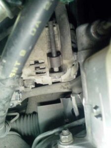 mazda-323-zamena-remnya-generatora