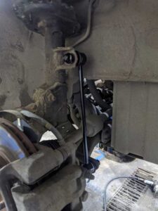 zamena-stoek-stabilizatora-kia-rio-2