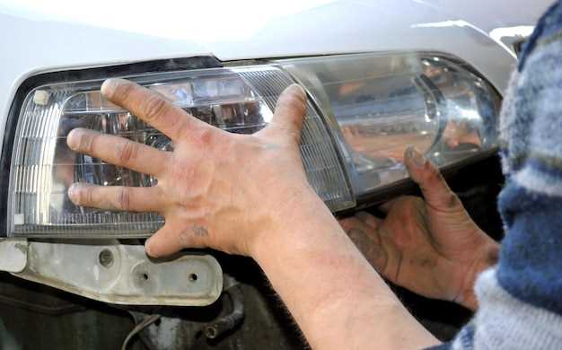 kak-snyat-perednyuyu-faru-na-opel-zafira-b-poshagovaya-instruktsiya